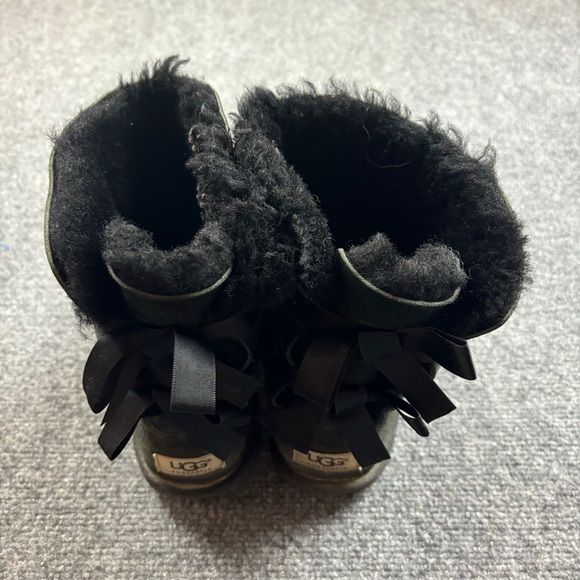 UGG Women’s Black Bailey Bow II Boots size: 6 - Picture 7 of 12